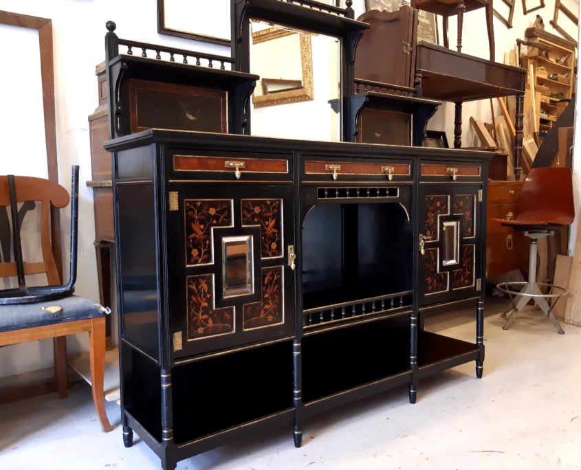 Restauro credenza ebanizzata di fine Ottocento
