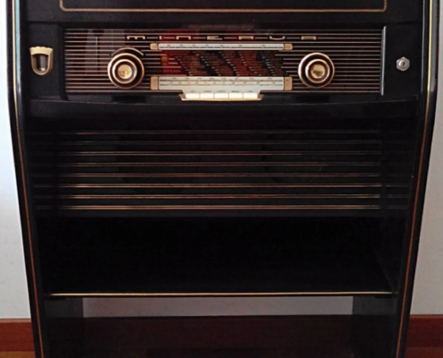 Restauro radio Minerva con giradischi